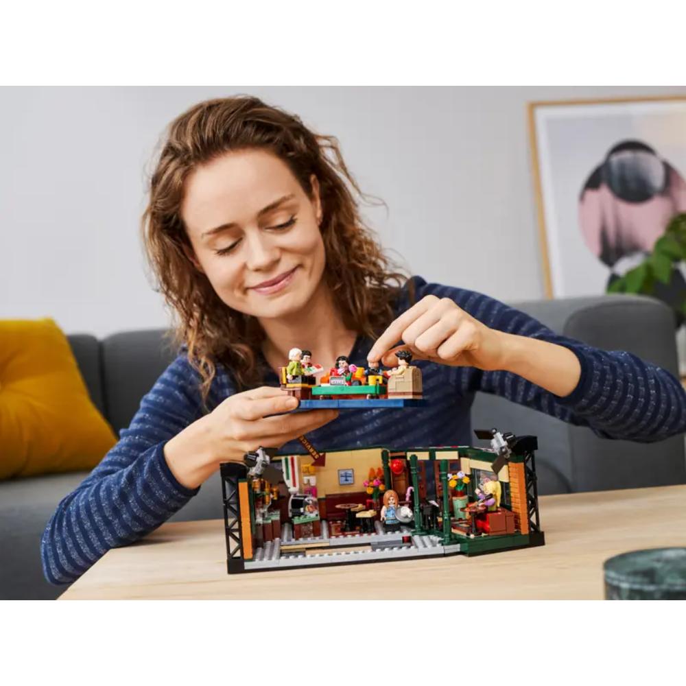 LEGO Ideas FRIENDS Central Perk Set 21319