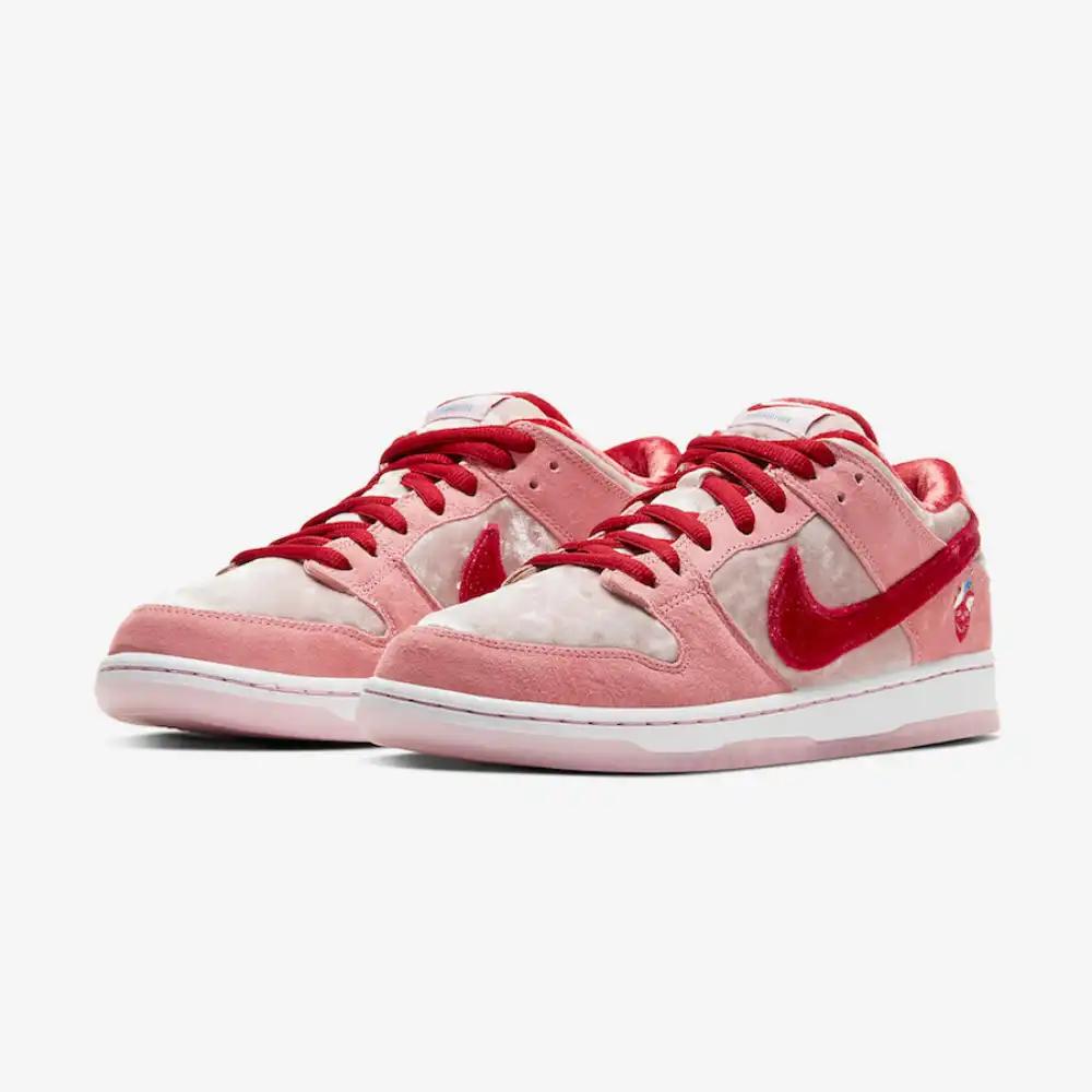 Nike SB Dunk Low StrangeLove Skateboards