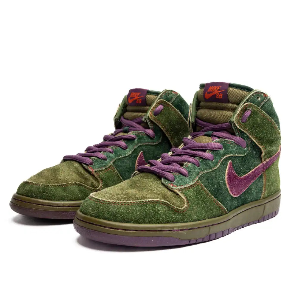 Tênis Nike SB Dunk High Skunk 420