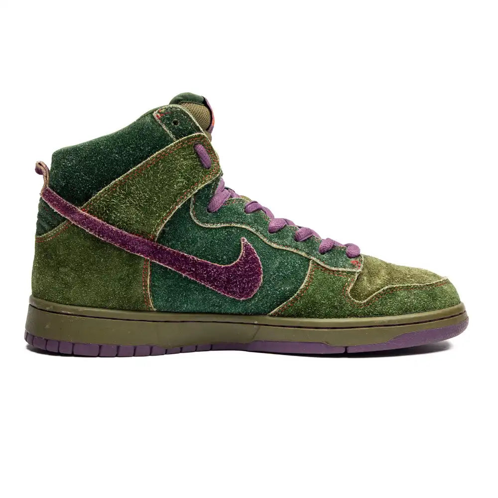 Tênis Nike SB Dunk High Skunk 420