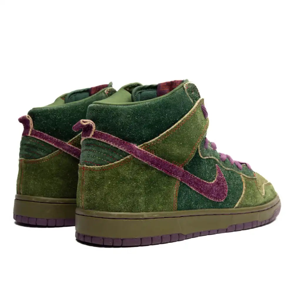 Tênis Nike SB Dunk High Skunk 420