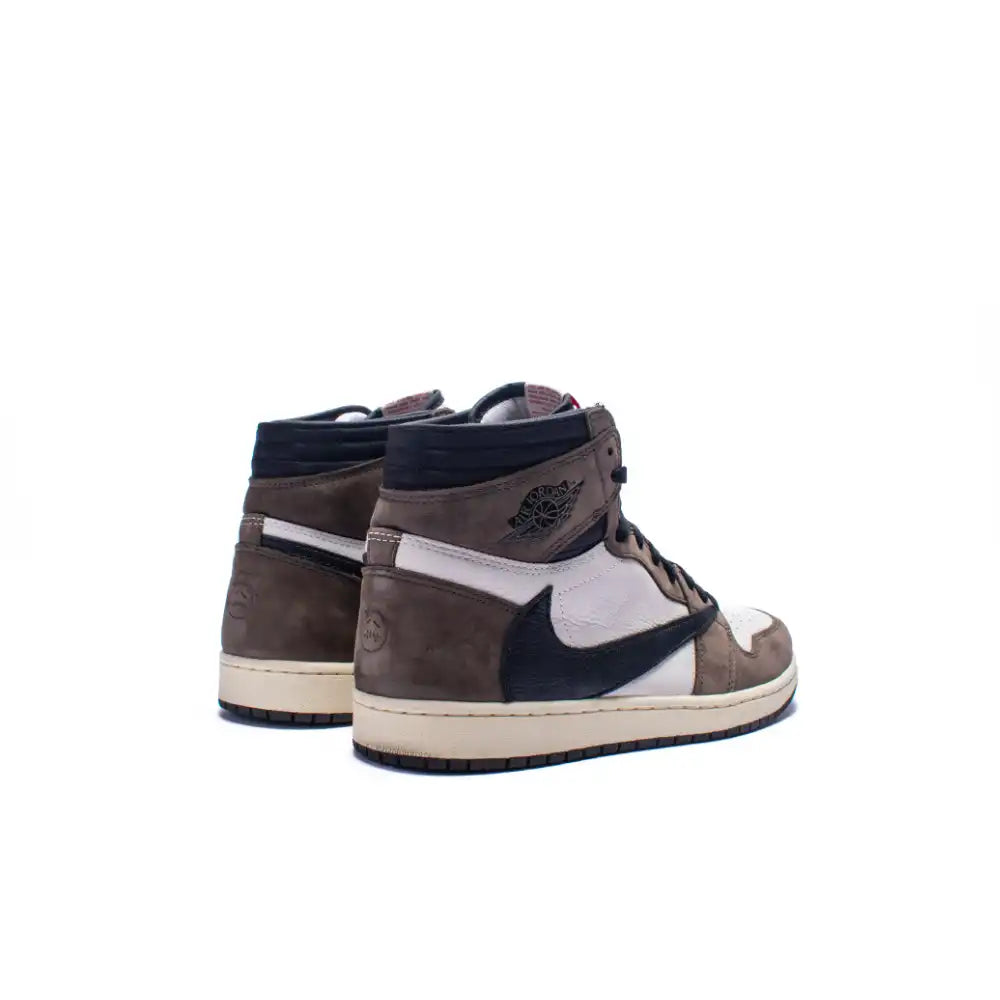 Tênis Travis Scott x Air Jordan 1 Retro High Dark Mocha