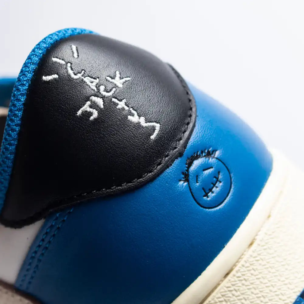 Tênis Air Jordan 1 Retro Low OG SP Fragment x Travis Scott