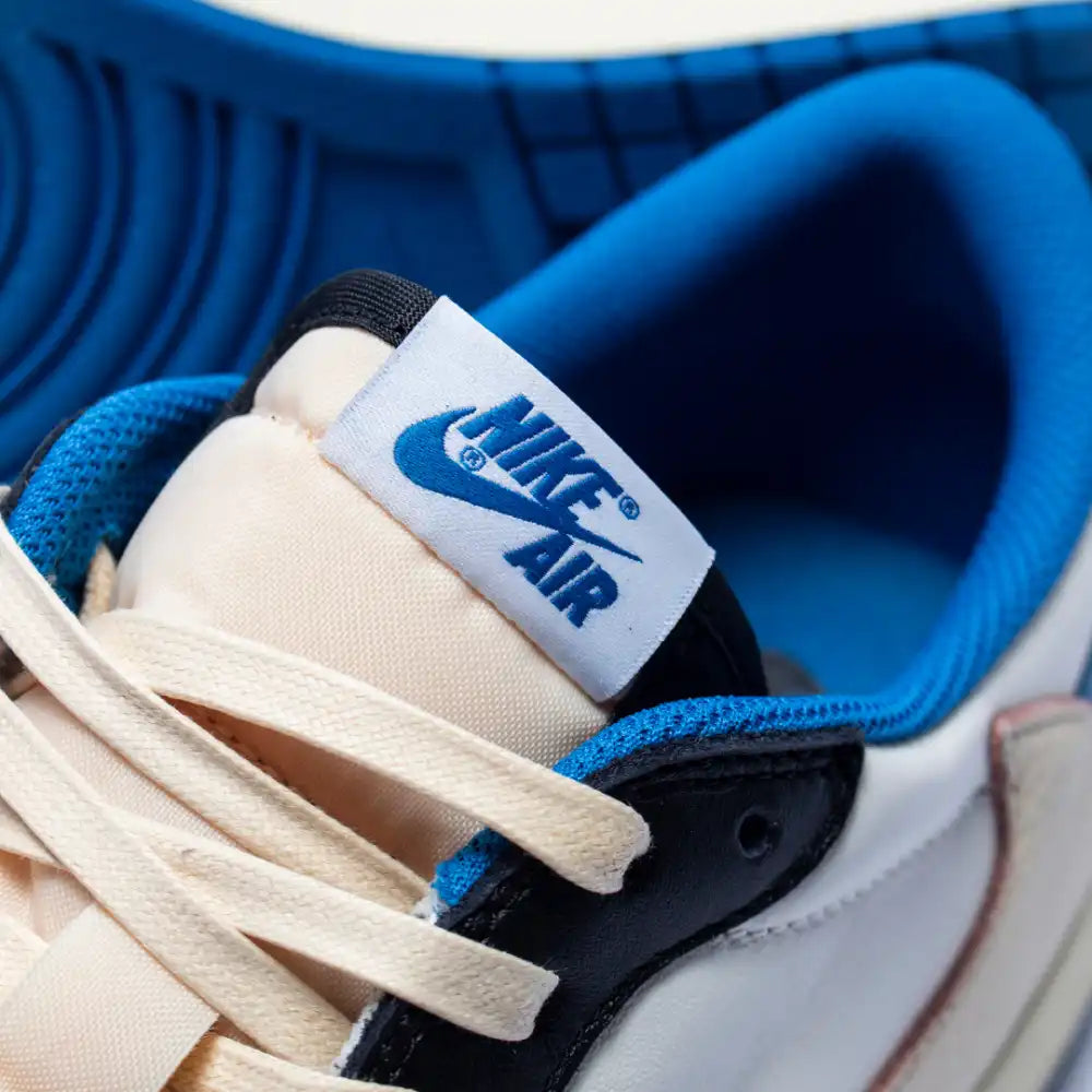 Tênis Air Jordan 1 Retro Low OG SP Fragment x Travis Scott