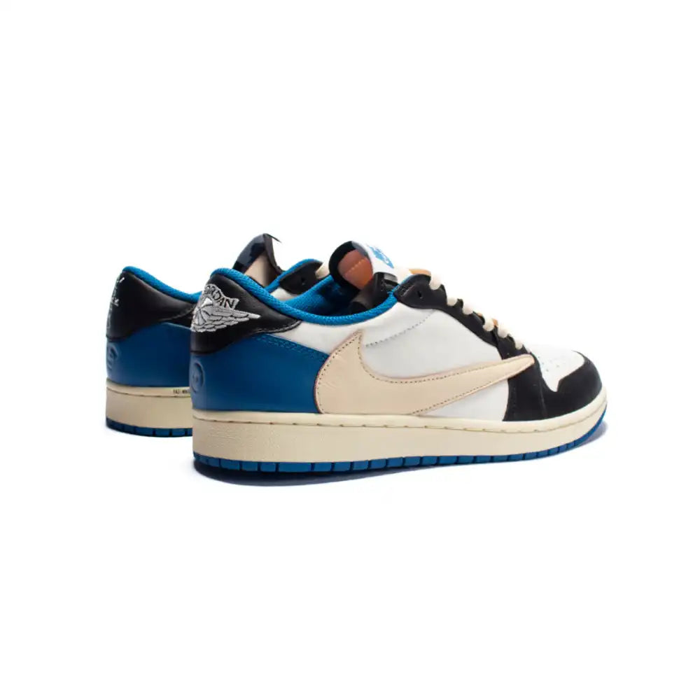 Tênis Air Jordan 1 Retro Low OG SP Fragment x Travis Scott